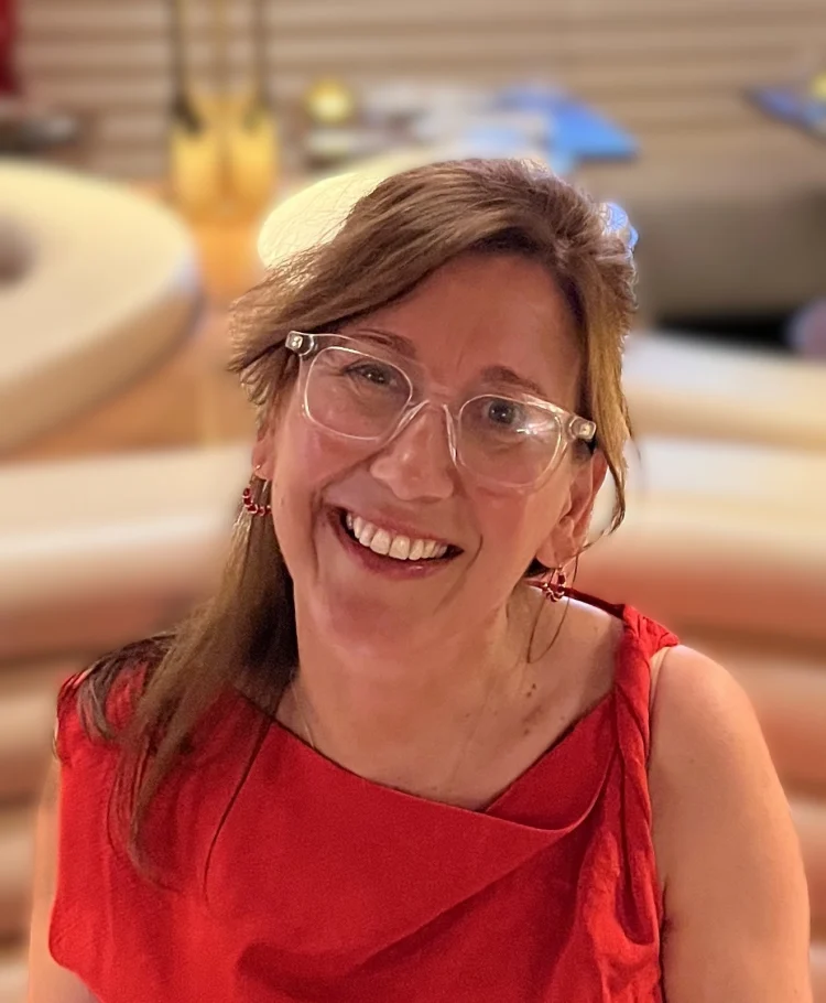 Rebecca, qualified reflexologist and member of the Association of Reflexologists