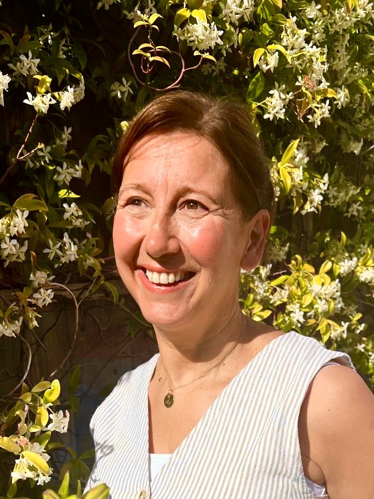 Rebecca, qualified reflexologist and member of the Association of Reflexologists